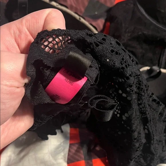 La SENZA Black Lace Push-Up Bra with Cutout Floral Pattern - Picture 4 of 6